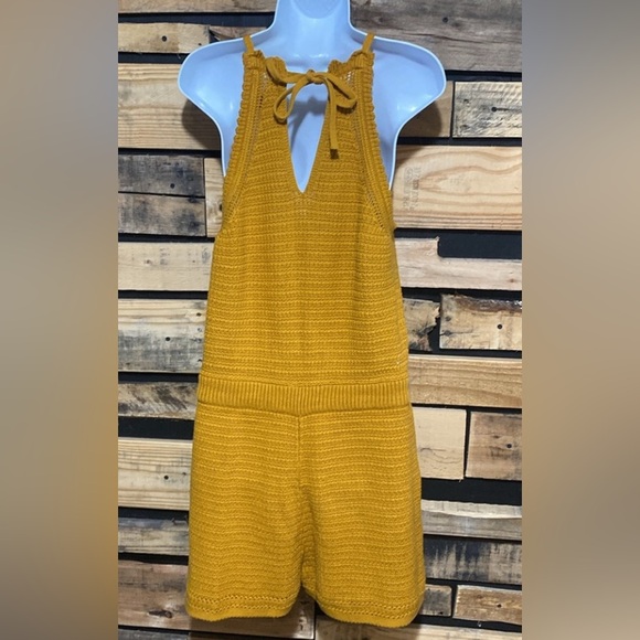 EUC- Universal Thread Mustard Knit/chrochet stretchy Romper, wore once - Picture 4 of 10